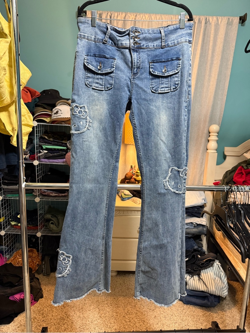 Hello Kitty by Sanrio Women’s Size 17 Flare Jeans Embroidered Y2K 32” Inseam